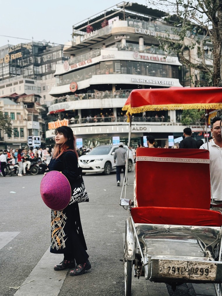 Trò chuyện với nhà thiết kế Lê Thanh Danh: Thấy quê nhà trên mỗi tấm áo dài ảnh 3