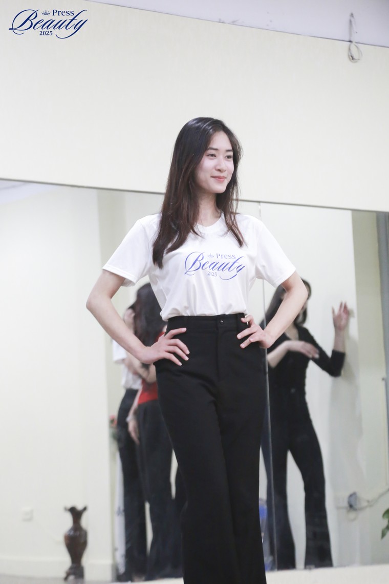 Bứt phá kỹ năng trình diễn sân khấu cùng Top 11 Press Beauty 2025 ảnh 4