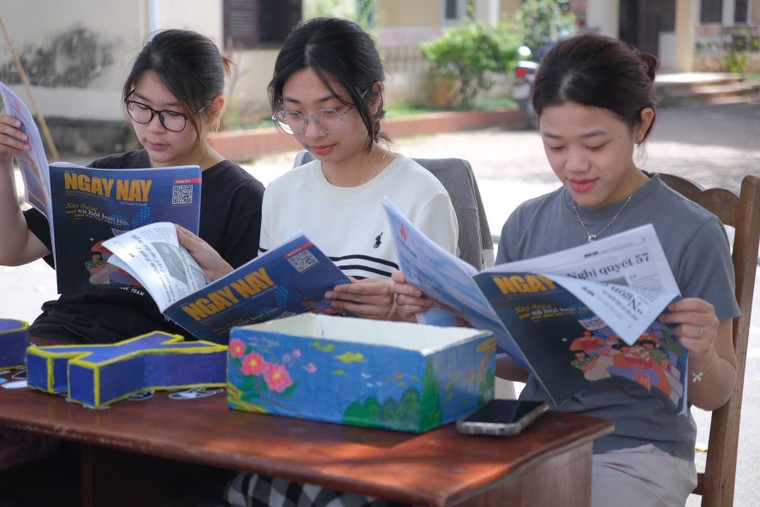 Sinh viên Báo chí gìn giữ văn hóa đọc qua hội sách “Thư Đình” ảnh 3