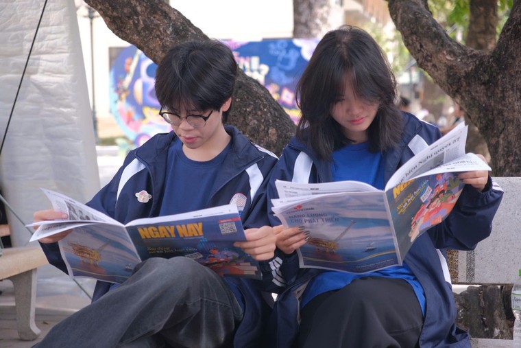 Sinh viên Báo chí gìn giữ văn hóa đọc qua hội sách “Thư Đình” ảnh 2