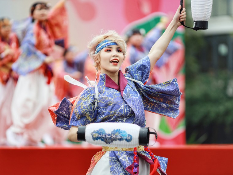 Sắc màu rực rỡ tại Liên hoan Yosakoi Việt Nam 2025 ảnh 1