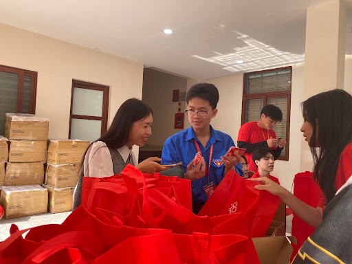 Ngày hội Hiến máu Đại học Kinh tế Quốc dân - Dòng Máu Lạc Hồng lần 1 năm 2025: Lan tỏa yêu thương, góp giọt máu hồng ảnh 1