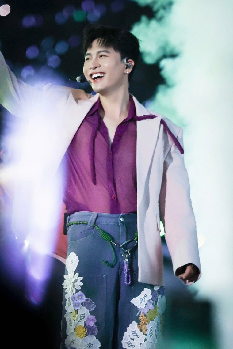 Ca sĩ Phạm Anh Duy và FC Oil lan tỏa yêu thương qua dự án “Nụ cười ở lại” ảnh 14