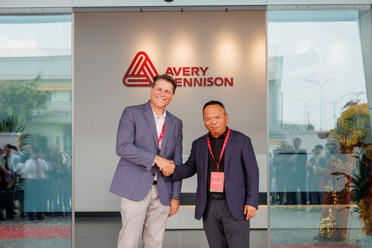 Avery Dennison và Shenzhou Group khánh thành nhà máy liên doanh tại Củ Chi: bước tiến đổi mới ngành dệt may Việt Nam ảnh 2