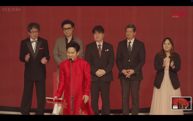 Tùng Dương nhận giải thưởng International Special Awards tại Nhà hát ROHM Kyoto, Nhật Bản ảnh 1