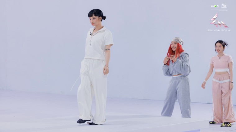 Liên Quân 2 Em Xinh "Say Hi" bùng nổ sàn catwalk đầy thần thái và sáng tạo ảnh 4