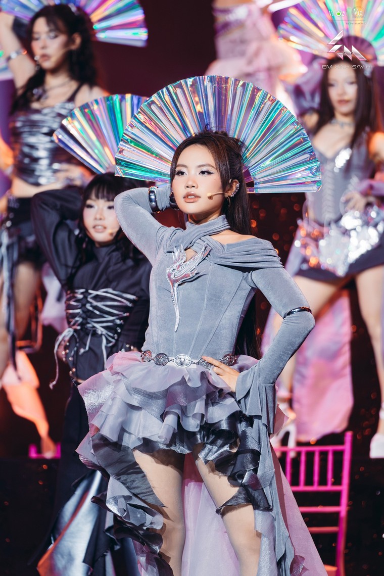 Em Xinh “Say Hi” tập 1: Dàn Em Xinh “flexing” thành tích khủng, tự hào hàng tỷ lượt nghe từ khắp thế giới ảnh 14