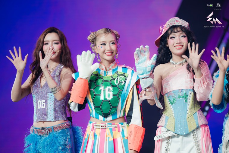 Em Xinh “Say Hi” tập 1: Dàn Em Xinh “flexing” thành tích khủng, tự hào hàng tỷ lượt nghe từ khắp thế giới ảnh 11