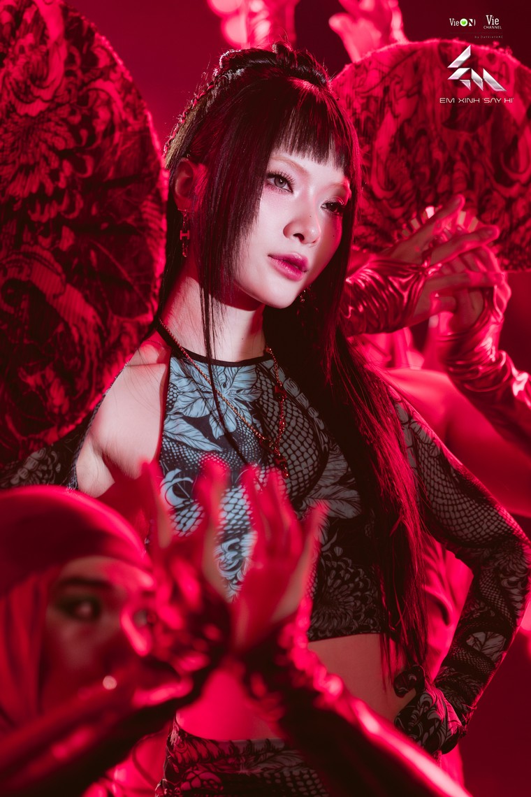 Chương trình Em Xinh "Say Hi" Tập 2: Sân khấu đa sắc màu với kỹ thuật quay one-shot lần đầu xuất hiện ảnh 9