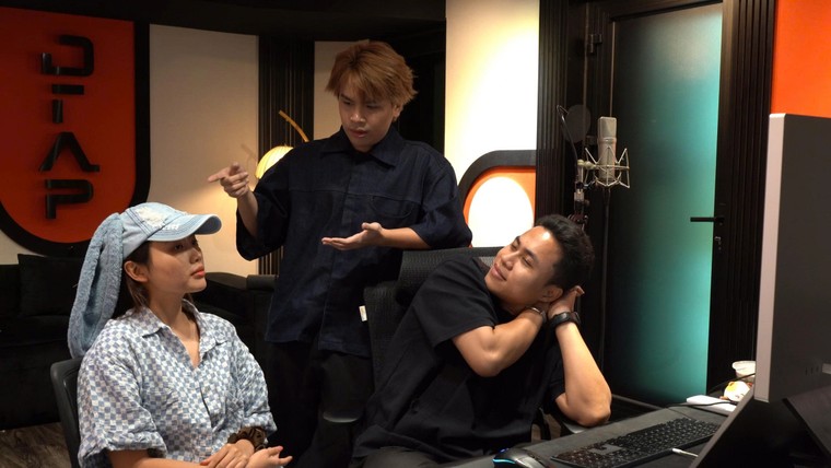 Em Xinh Phương Mỹ Chi và DTAP đem trống cơm, điệu lý miền Bắc, dân ca quan họ Bắc Ninh lên sân khấu quốc tế ảnh 1