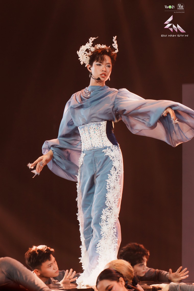 Concert Em Xinh “Say Hi” diễn ra vào tháng 9, loạt bài hát vòng 1 của Live Stage 2 “công phá” Top Trending Âm nhạc ảnh 8