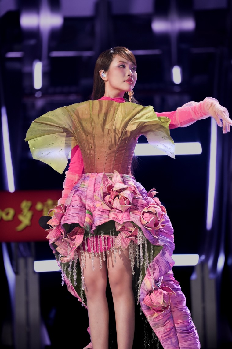 Đem “Chuyện người con gái Nam Xương” lên sân khấu quốc tế, Phương Mỹ Chi có chiến thắng thứ hai tại Sing! Asia 2025 ảnh 1