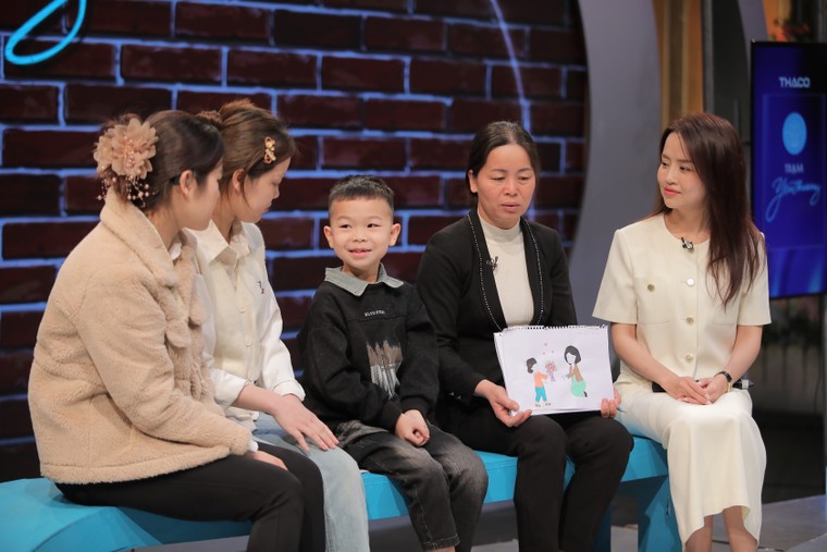 Trạm yêu thương: Khi tình mẫu tử vượt qua mọi giới hạn của ngôn ngữ ảnh 2