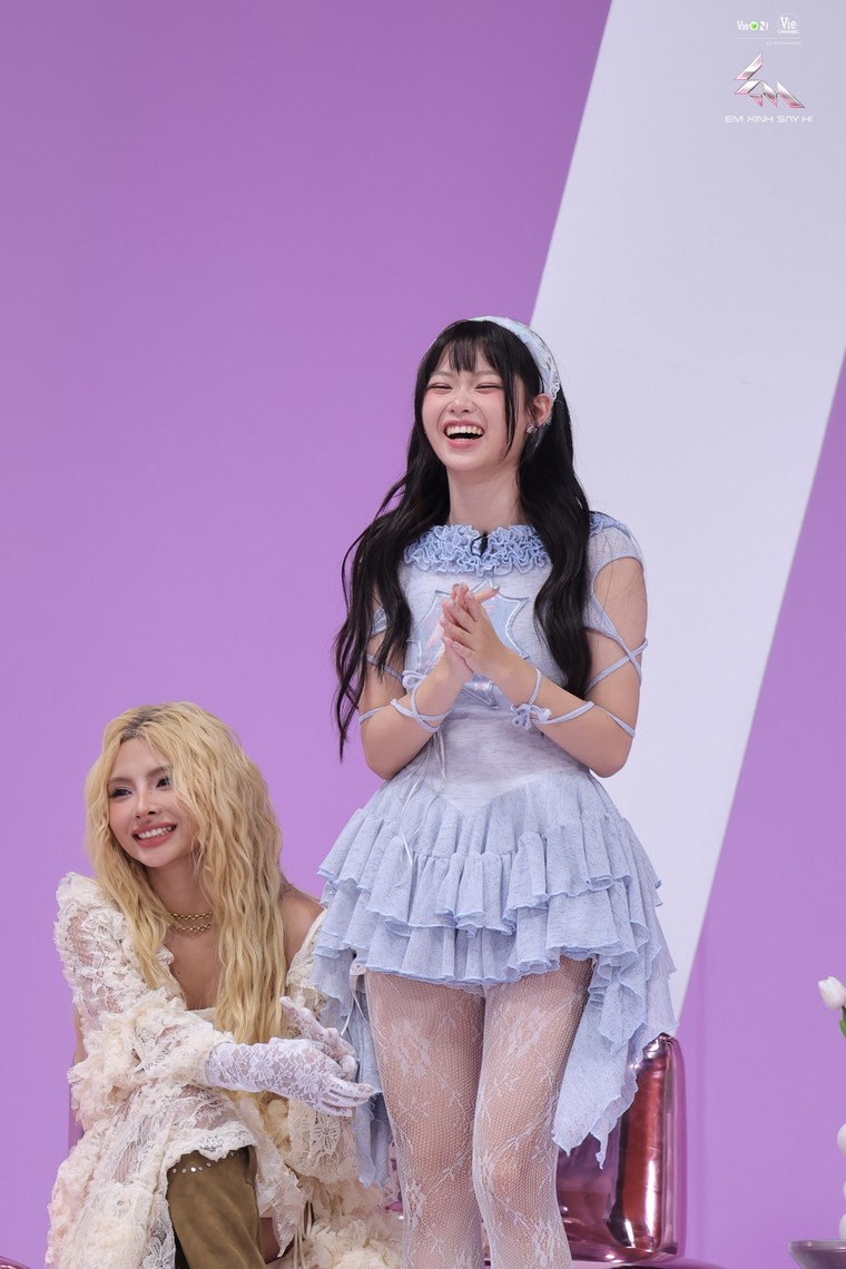 Em Xinh “Say Hi”: 5 tuần liên tiếp giữ vị trí Top 1 chủ đề chương trình giải trí được thảo luận nhiều nhất ảnh 2