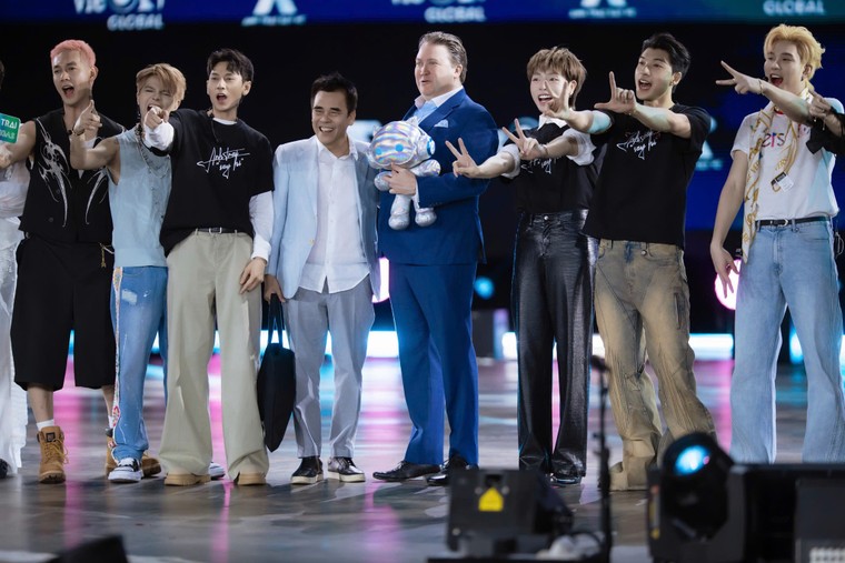 Anh Trai “Say Hi” thắp sáng Las Vegas: Giấc mộng đêm hè tại Kinh đô giải trí ảnh 11