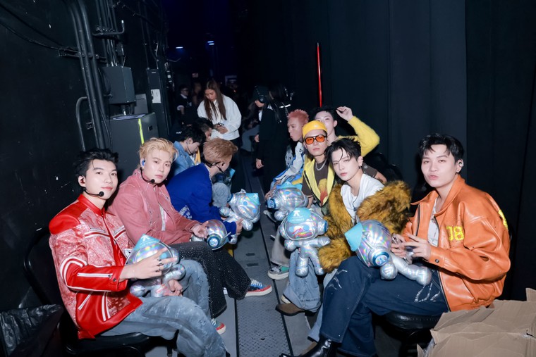 Anh Trai “Say Hi” thắp sáng Las Vegas: Giấc mộng đêm hè tại Kinh đô giải trí ảnh 13