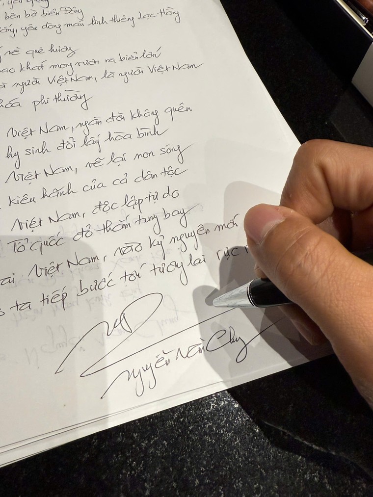 Nguyễn Văn Chung ra mắt ca khúc mới “Việt Nam – Tự hào tiếp bước tương lai” chào mừng Quốc khánh ảnh 2