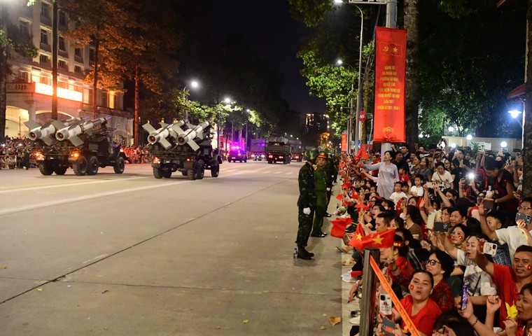 Chùm ảnh: Hà Nội sơ duyệt cấp Nhà nước kỷ niệm 80 năm Cách Mạng tháng Tám và Quốc Khánh 2/9 ảnh 4