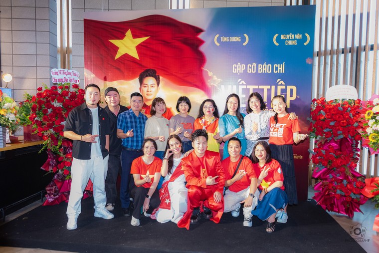 Ra mắt MV "Viết tiếp câu chuyện hòa bình" của Nguyễn Văn Chung và Tùng Dương ảnh 13