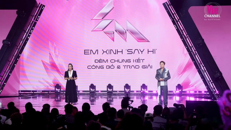 Em Xinh "Say Hi" concert: Bước tiến tiệm cận tiêu chuẩn quốc tế ảnh 2