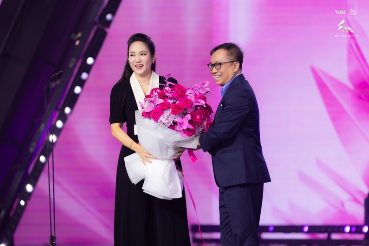 Em Xinh "Say Hi" concert: Bước tiến tiệm cận tiêu chuẩn quốc tế ảnh 3