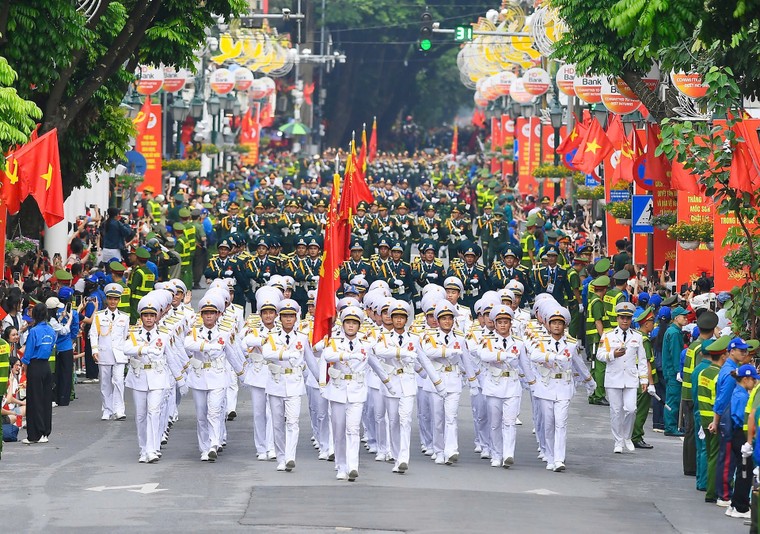 Chùm ảnh: Tổng duyệt Lễ diễu binh, diễu hành A80 tại Quảng trường Ba Đình và các tuyến phố trung tâm Hà Nội ảnh 10