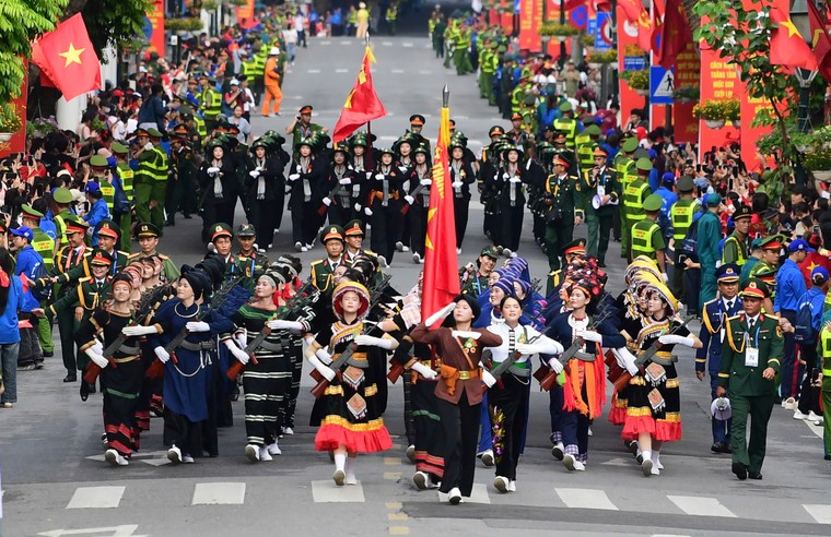 Chùm ảnh: Tổng duyệt Lễ diễu binh, diễu hành A80 tại Quảng trường Ba Đình và các tuyến phố trung tâm Hà Nội ảnh 14
