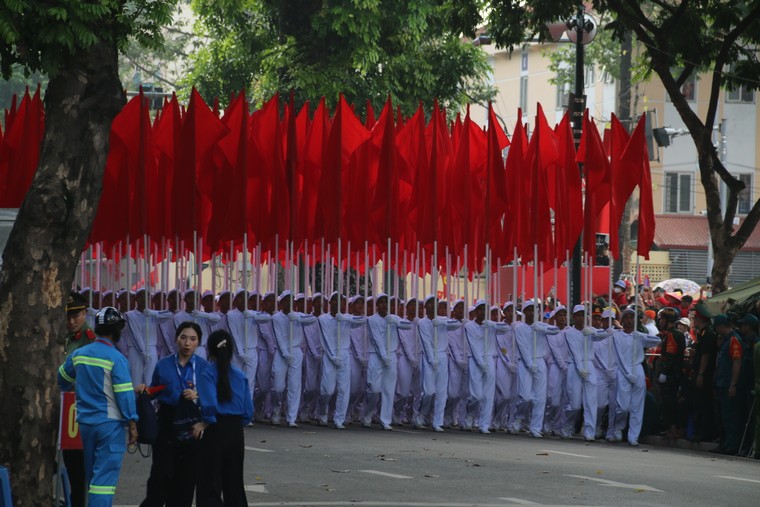 Trải nghiệm ngày Quốc Khánh 2/9 trên đường phố Hà Nội ảnh 17