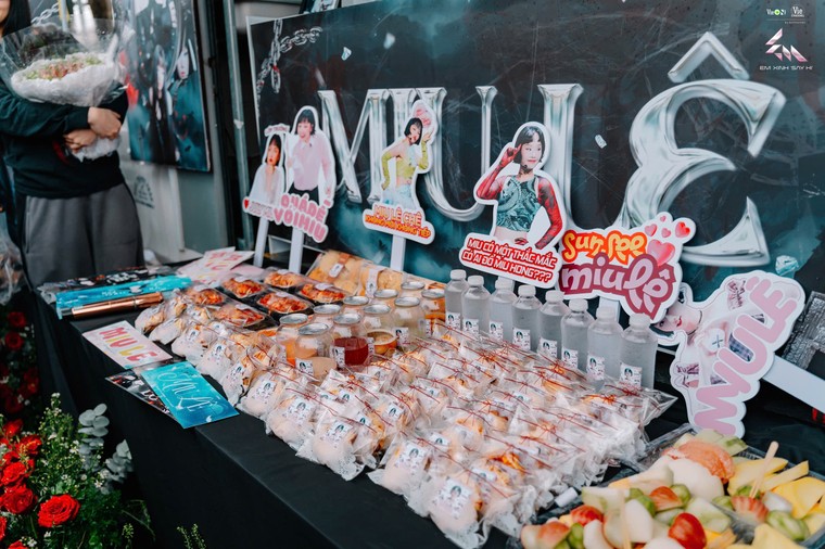 Trước thềm Em Xinh “Say Hi” Concert - Đêm 1: Không khí sôi động với hoạt động food truck, các Em Xinh miệt mài tổng duyệt ảnh 9
