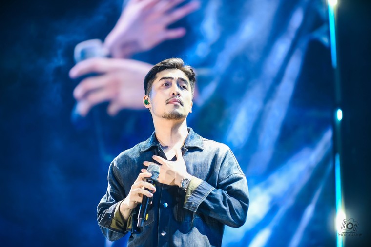 Sức trẻ Đại học Thăng Long “đốt cháy” Quảng trường Tri thức: Uni-Stellar K38 rực rỡ sau bão Bualoi ảnh 8