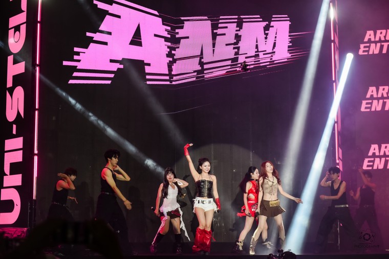 Sức trẻ Đại học Thăng Long “đốt cháy” Quảng trường Tri thức: Uni-Stellar K38 rực rỡ sau bão Bualoi ảnh 6