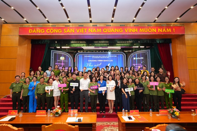 DatVietVAC và các nghệ sĩ Vũ Trụ “Say Hi” ủng hộ 1 tỷ đồng cùng Hội Phụ nữ Bộ Công an hỗ trợ khắc phục hậu quả bão lũ ảnh 2