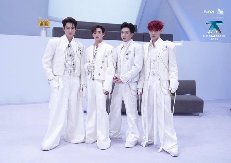 Anh Trai “Say Hi” 2025 Tập 4: Không chỉ trình diễn, Live Stage 2 mang đến sự thay đổi ngoại hình bất ngờ của các Anh Trai ảnh 1
