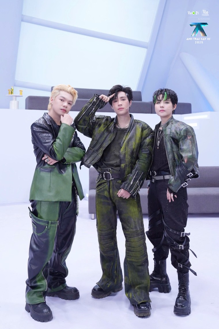 Anh Trai “Say Hi” 2025 Tập 4: Không chỉ trình diễn, Live Stage 2 mang đến sự thay đổi ngoại hình bất ngờ của các Anh Trai ảnh 3