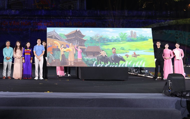 Lễ hội Văn hóa Thế giới tại Hà Nội quyên góp 2,5 tỷ đồng ủng hộ đồng bào vùng lũ ảnh 14