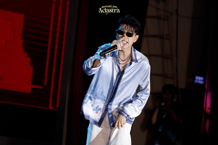 Sôi động ca khúc chủ đề “Quang” tại đêm Đại Nhạc hội “Spotlight 2025 - Adastra” ảnh 5