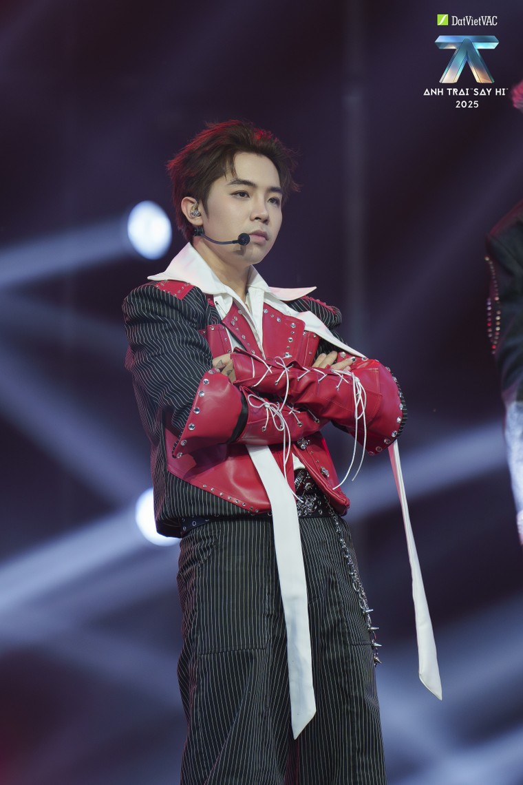 Anh Trai “Say Hi” 2025 Tập 5: Vũ Cát Tường đem hơn 10 năm kinh nghiệm đến với chương trình, Anh Trai buitruonglinh được MC Trấn Thành dành lời khen về ngoại hình ảnh 3