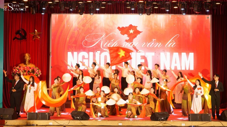 “Đắm chìm” trong không gian âm nhạc của sự kiện chào tân sinh viên trường Báo ảnh 3