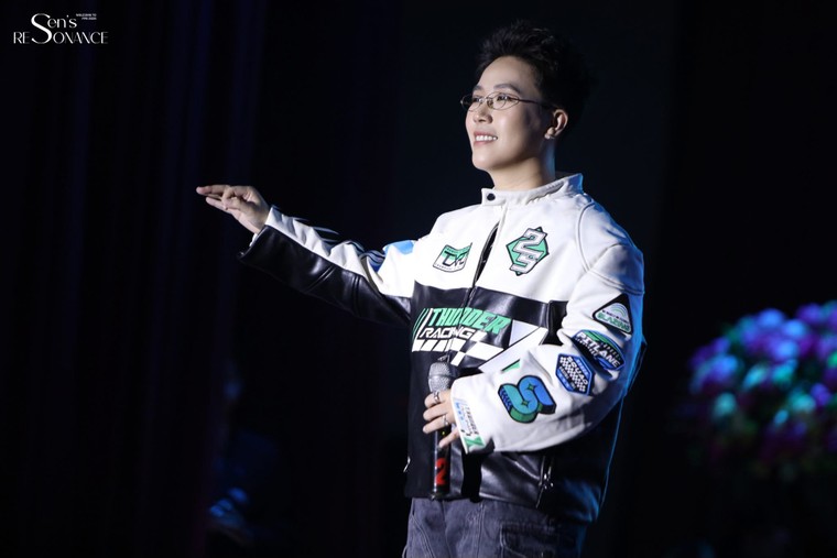 “Đắm chìm” trong không gian âm nhạc của sự kiện chào tân sinh viên trường Báo ảnh 4