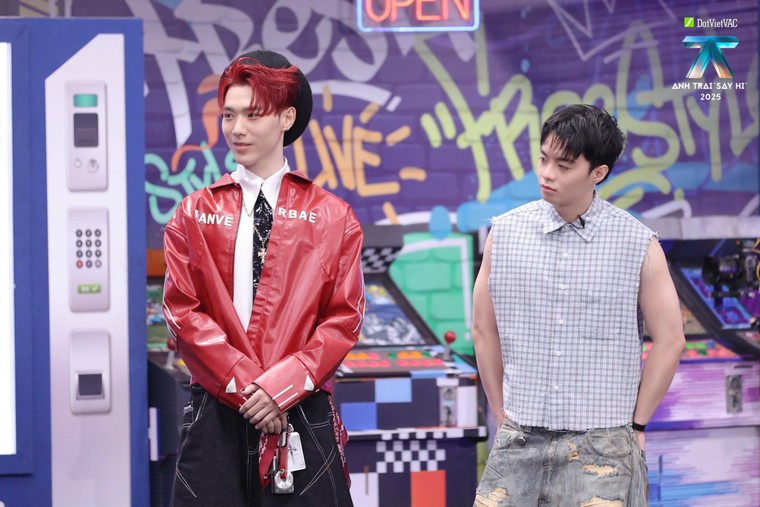 Tập 6 Anh Trai “Say Hi” 2025: Concept “Reply 2000” đưa các Anh Trai tỏa sáng trong trang phục đầy màu sắc ảnh 1