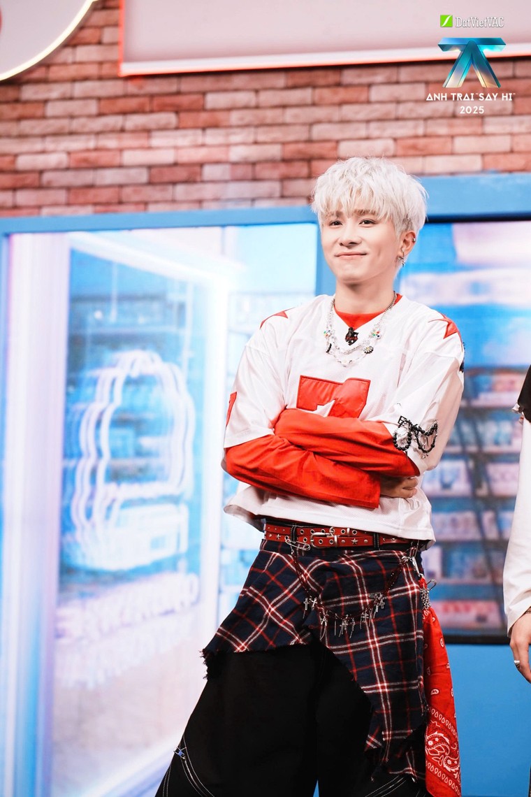 Tập 6 Anh Trai “Say Hi” 2025: Concept “Reply 2000” đưa các Anh Trai tỏa sáng trong trang phục đầy màu sắc ảnh 3