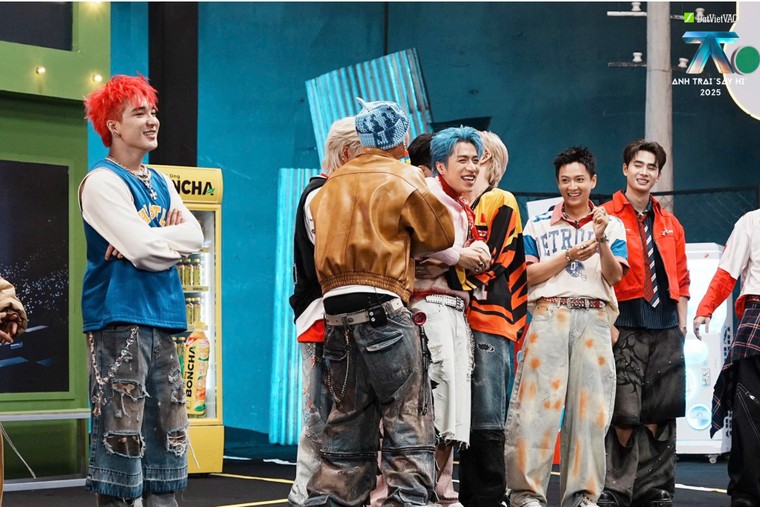 Anh Trai “Say Hi” 2025 Tập 6: Anh Trai Ngô Kiến Huy dẫn đầu ở Live Stage 2, team ca khúc Đã Từng chiếm giữ các thứ hạng cao trong bảng xếp hạng cá nhân ảnh 1