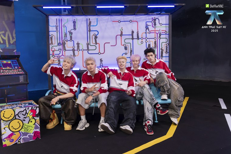Tập 6 Anh Trai “Say Hi” 2025: Live Stage 3 với concept “Reply 2000s” - 30 Anh Trai được quay về tuổi thơ cùng những trò chơi quen thuộc ảnh 1