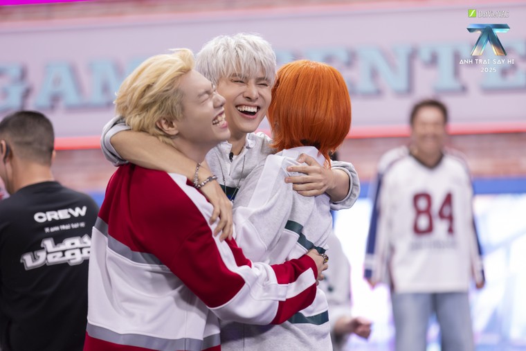 Tập 6 Anh Trai “Say Hi” 2025: Live Stage 3 với concept “Reply 2000s” - 30 Anh Trai được quay về tuổi thơ cùng những trò chơi quen thuộc ảnh 9