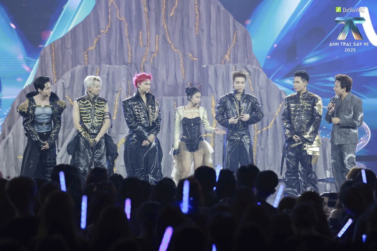 Anh Trai “Say Hi” 2025 Tập 7: Sáu màu sắc âm nhạc riêng trong Live Stage 3, team Anh Trai Ngô Kiến Huy đưa khán giả trở lại thời thanh xuân với concept học đường ảnh 5