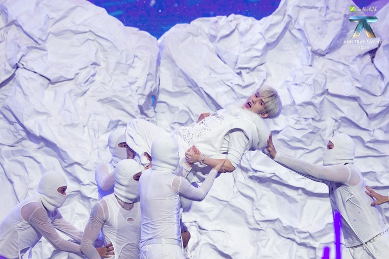 Từ Funk ma mị đến Rock học đường: Bốn sân khấu khiến khán giả Anh Trai "Say Hi" không thể rời mắt trong tập 7 ảnh 11