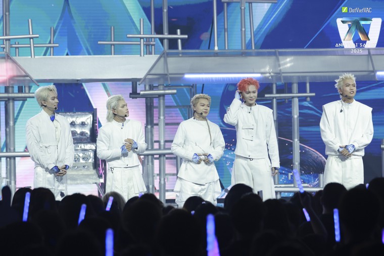 Âm nhạc, cảm xúc và tinh thần đồng đội trong Anh Trai "Say Hi” 2025 tập 8 ảnh 1