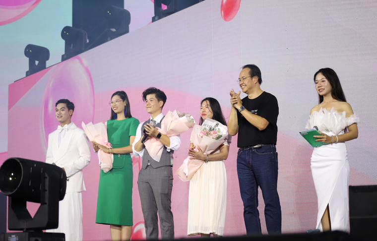 Sync City và đêm hội thanh xuân: Đại học Phenikaa thắp sáng hành trình K19 ảnh 8