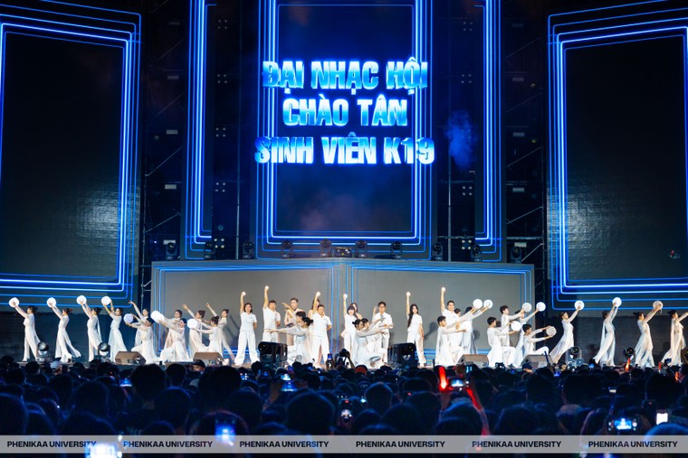 Sync City và đêm hội thanh xuân: Đại học Phenikaa thắp sáng hành trình K19 ảnh 6