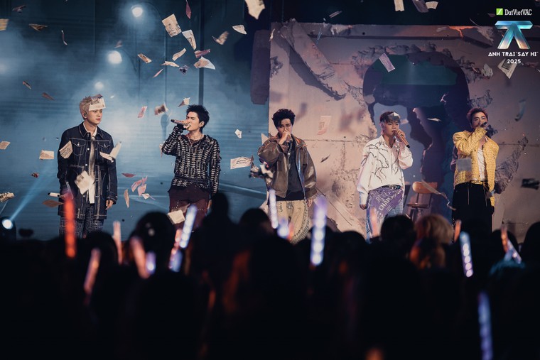 Anh Trai “Say Hi” 2025 Tập 11: Team Vũ Cát Tường, B Ray và Negav khuấy động sân khấu Live Stage 4, Top 18 chính thức bước vào chung kết ảnh 6